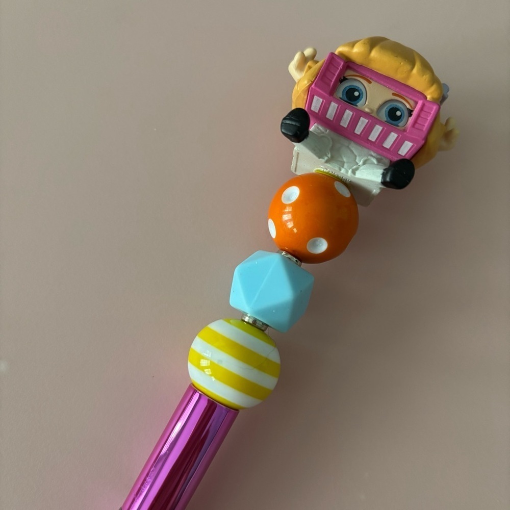 Disney Doorables: Alice in Wonderland: Alice in hat handmade beaded pen